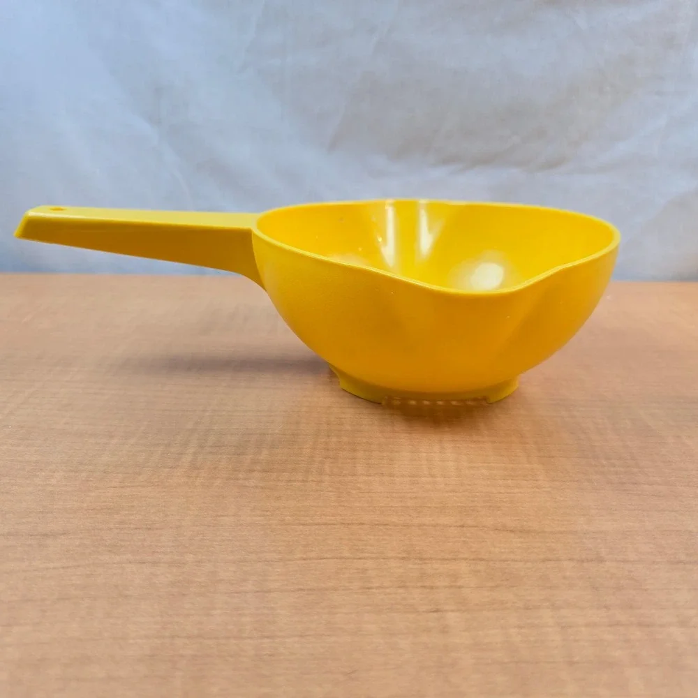 Tupperware #1200-9 Yellow 1 Quart Strainer Colander w/ Handle Vintage 7